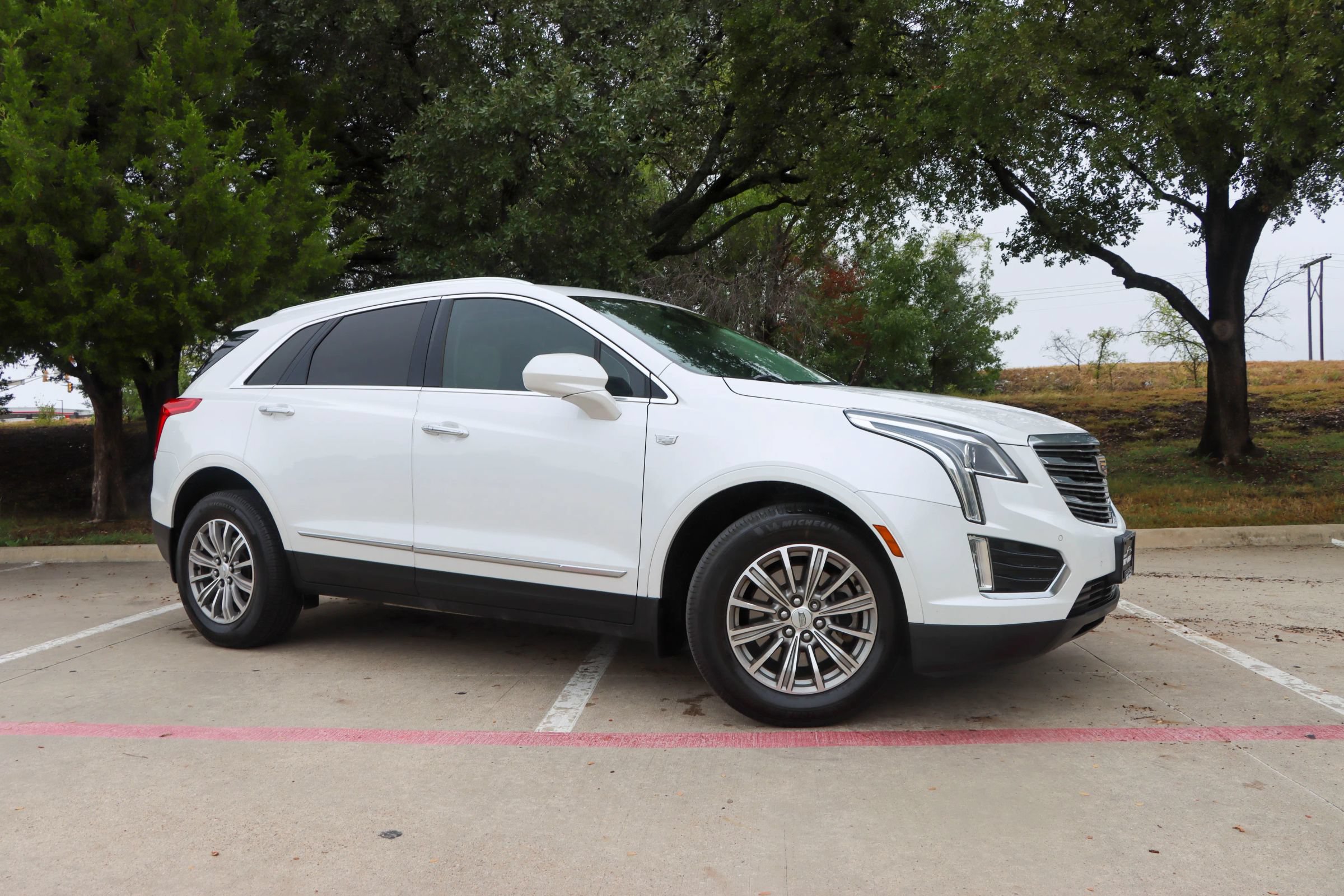 Used 2019 Cadillac XT5 Luxury FWD image 1