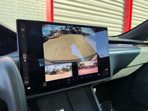 Used 2023 Tesla Model S image 17