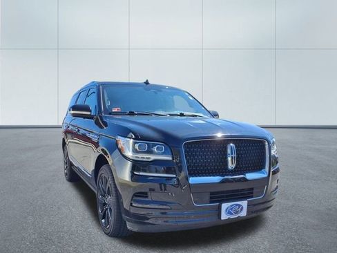Used 2023 Lincoln Navigator Reserve image 3