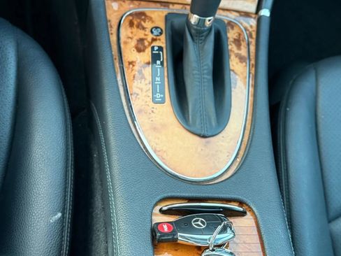 Used 2009 Mercedes-Benz E 350 Sedan image 33