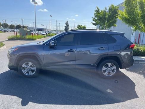 Used 2024 Toyota RAV4 LE AWD/4WD image 8
