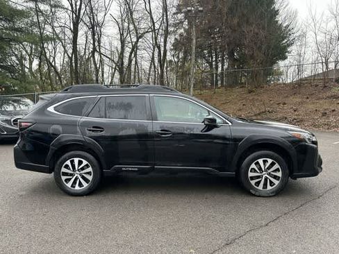 Used 2024 Subaru Outback Premium AWD/4WD image 3