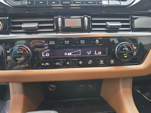 Used 2023 Nissan Pathfinder Platinum w/ Cargo Package AWD/4WD image 21