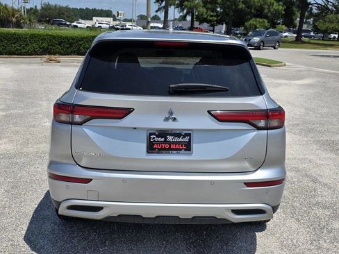 Used 2024 Mitsubishi Outlander SE FWD image 3