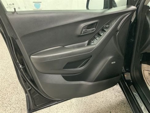 Used 2019 Chevrolet Trax Premier w/ Midnight Edition image 16