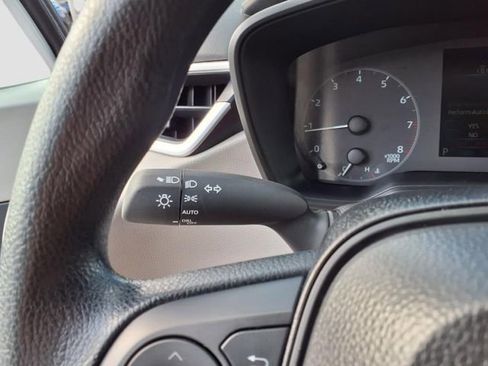 Used 2025 Toyota Corolla LE w/ Convenience Package image 26