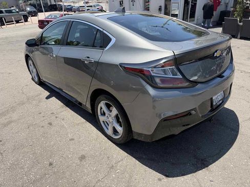Used 2017 Chevrolet Volt LT w/ Comfort Package FWD image 4