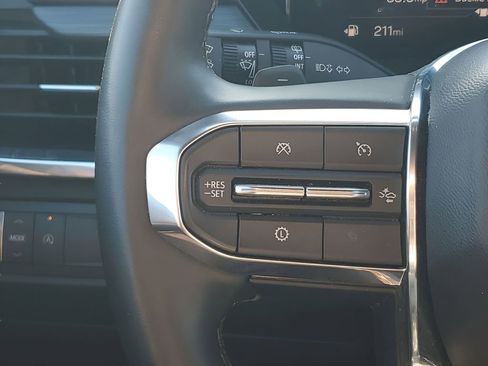 Used 2025 GMC Acadia Elevation image 35