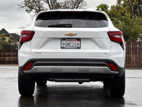 Used 2025 Chevrolet Trax LT image 7