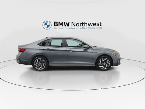 Used 2024 Volkswagen Jetta SEL FWD image 4