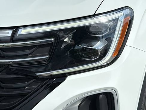 Used 2025 Volkswagen Atlas Peak Edition SE AWD/4WD image 7