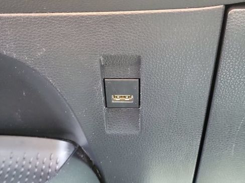 Used 2022 Toyota Corolla LE FWD image 29