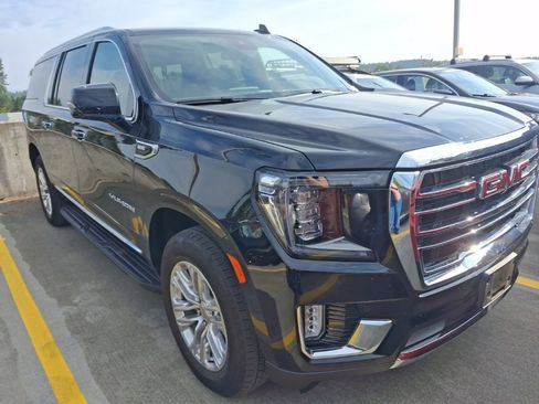 Used 2024 GMC Yukon XL SLT w/ SLT Luxury Package AWD/4WD image 2