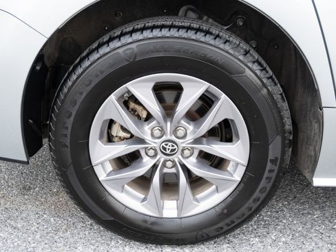 Used 2024 Toyota Sienna LE image 39