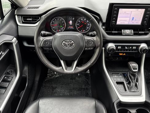 Used 2019 Toyota RAV4 XLE Premium image 14