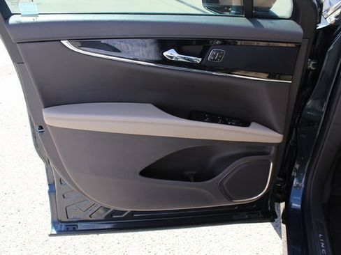 Used 2023 Lincoln Nautilus Reserve image 13