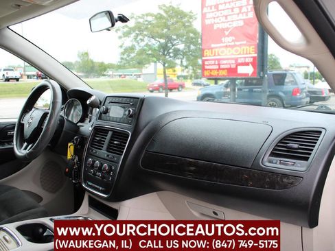 Used 2015 Dodge Grand Caravan SXT image 17