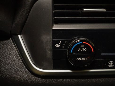 Certified 2025 Nissan Rogue SV image 15