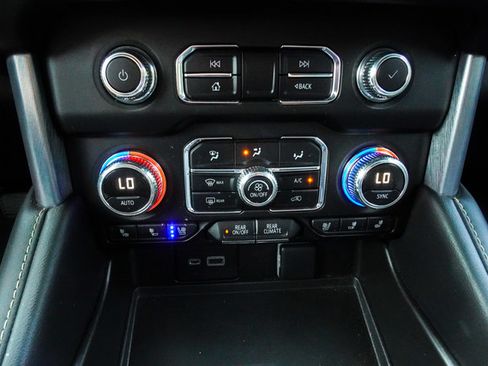 Used 2022 GMC Yukon SLT w/ SLT Luxury Package AWD/4WD image 18