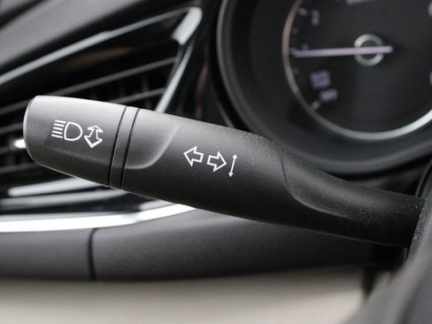 Used 2019 Buick Regal Essence w/ Driver Confidence Package I image 21