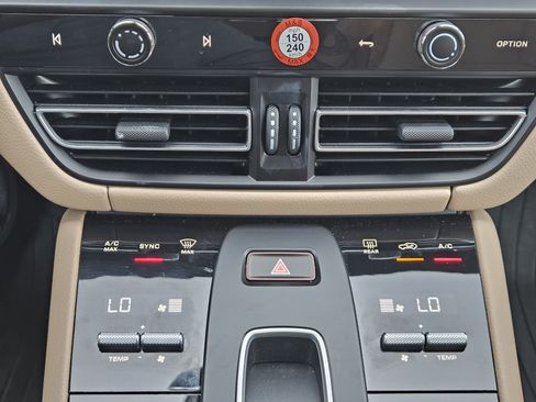 Certified 2026 Porsche Macan AWD/4WD image 19