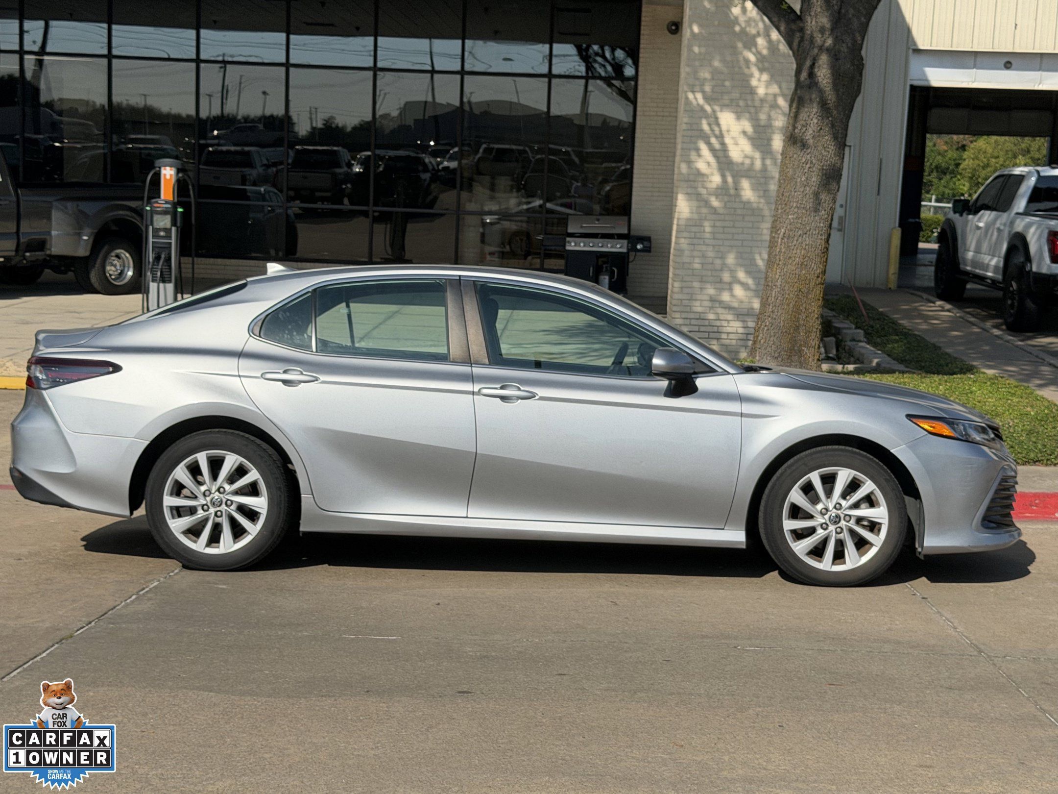 Used 2021 Toyota Camry LE FWD image 3