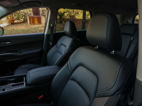 New 2025 Nissan Pathfinder SL image 15