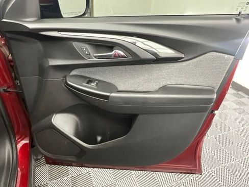 Used 2022 Chevrolet TrailBlazer LT w/ Convenience Package FWD image 12