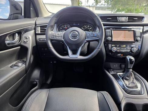 Used 2019 Nissan Rogue Sport SL FWD image 12
