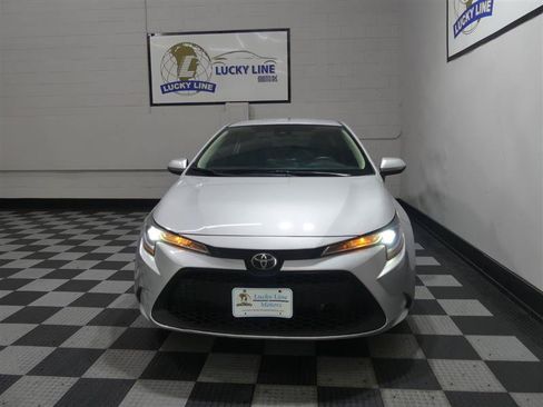 Used 2022 Toyota Corolla LE FWD image 2