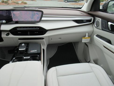 New 2026 Buick Enclave Avenir w/ Super Cruise Package FWD image 14