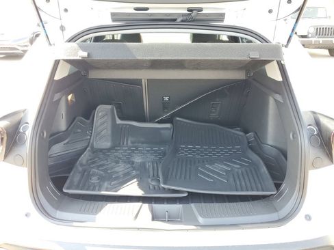 Used 2025 Chevrolet Trax ACTIV FWD image 8