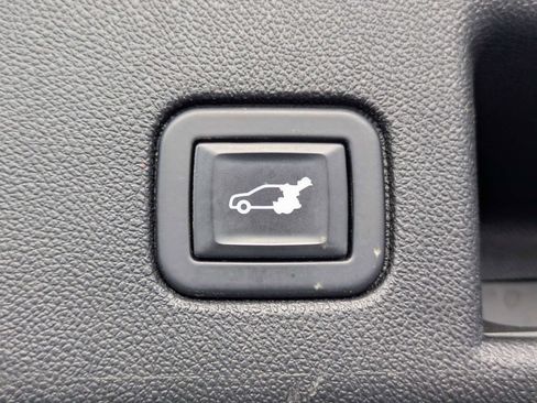 Used 2022 Chevrolet Equinox RS FWD image 8