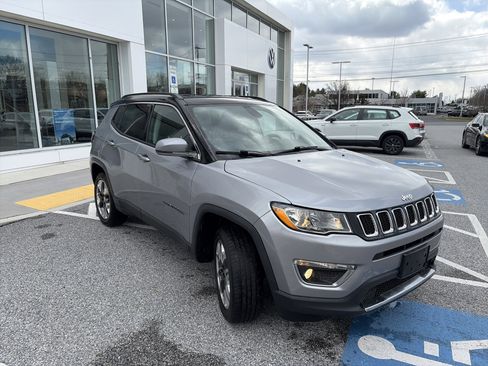 Used 2018 Jeep Compass Limited w/ Navigation Group image 3