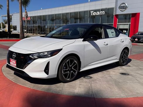 New 2025 Nissan Sentra SR image 4