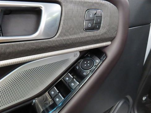 Used 2025 Ford Explorer Platinum image 57