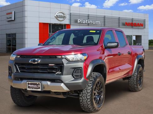 Used 2024 Chevrolet Colorado Trail Boss w/ Advanced Trailering Package image 2