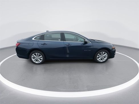 Used 2022 Chevrolet Malibu LT image 9