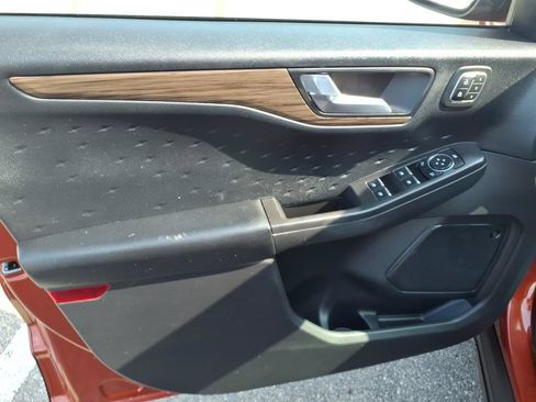 Certified 2020 Ford Escape Titanium AWD/4WD image 13