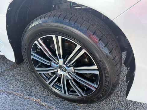 Used 2019 Lexus LX 570 4WD w/ Luxury Package image 31