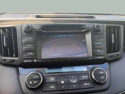 Used 2017 Toyota RAV4 XLE AWD/4WD image 17