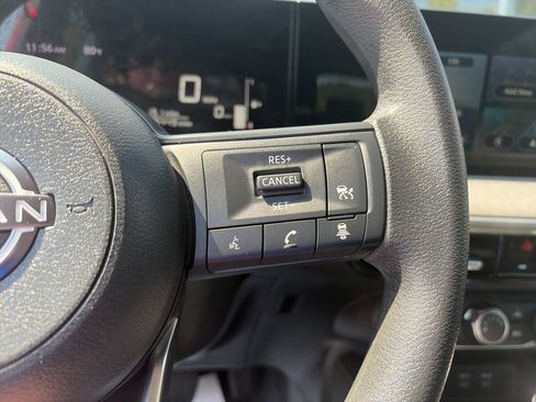 Used 2025 Nissan Kicks SV AWD/4WD image 29
