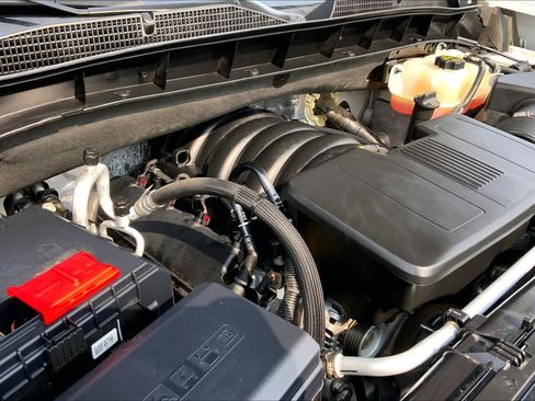 Used 2025 GMC Sierra 1500 SLT RWD image 32