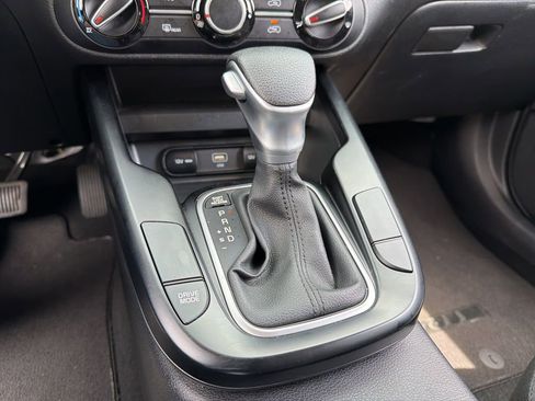 Used 2025 Kia Soul LX w/ LX Technology Package FWD image 13