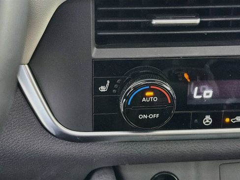 Used 2025 Nissan Rogue SV w/ SV Premium Package AWD/4WD image 24