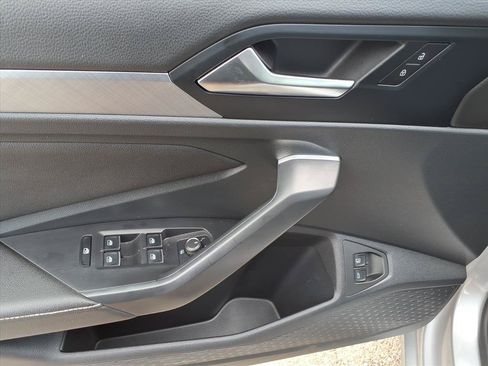 Used 2024 Volkswagen Jetta SE FWD image 19