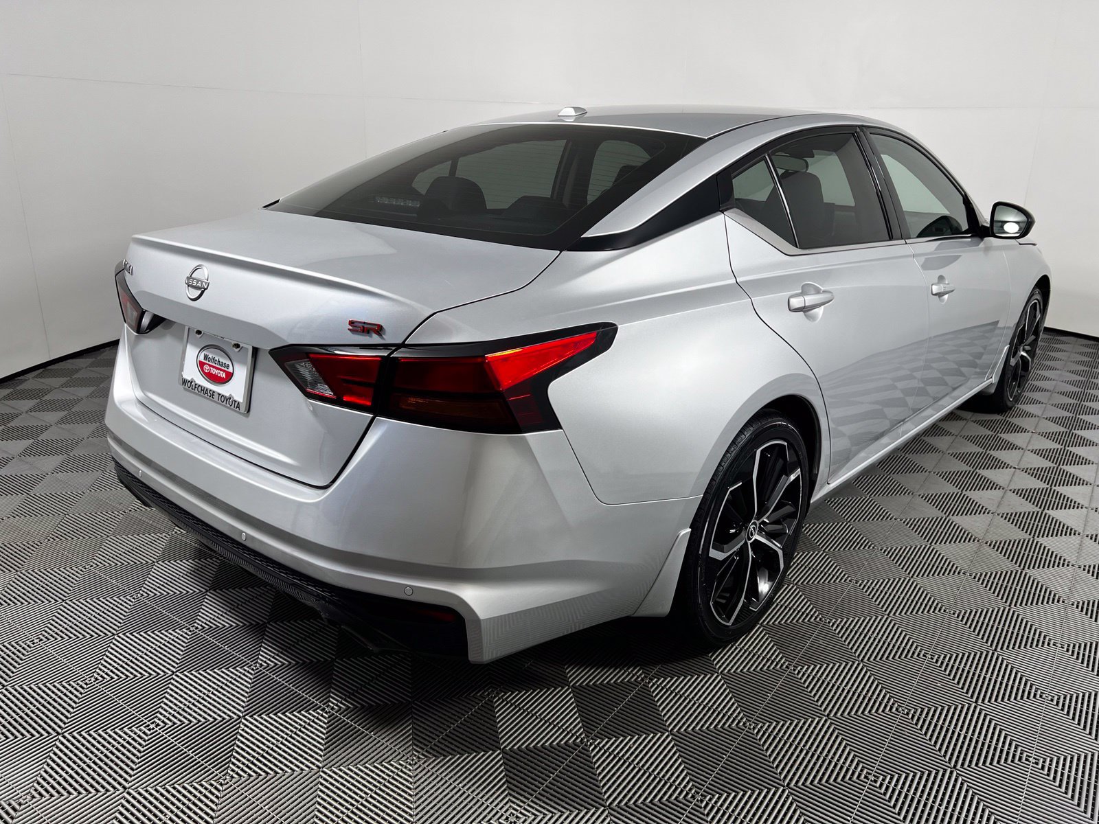 Used 2024 Nissan Altima 2.5 SR w/ SR Premium Package FWD image 5