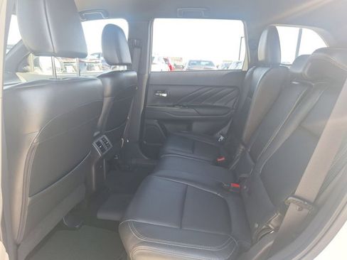 Used 2019 Mitsubishi Outlander 4WD Plug-In Hybrid image 14