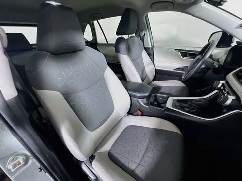 Used 2021 Toyota RAV4 XLE FWD image 30
