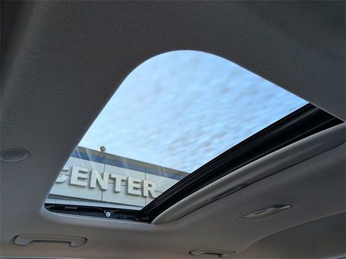 Used 2025 Hyundai Venue SEL image 28